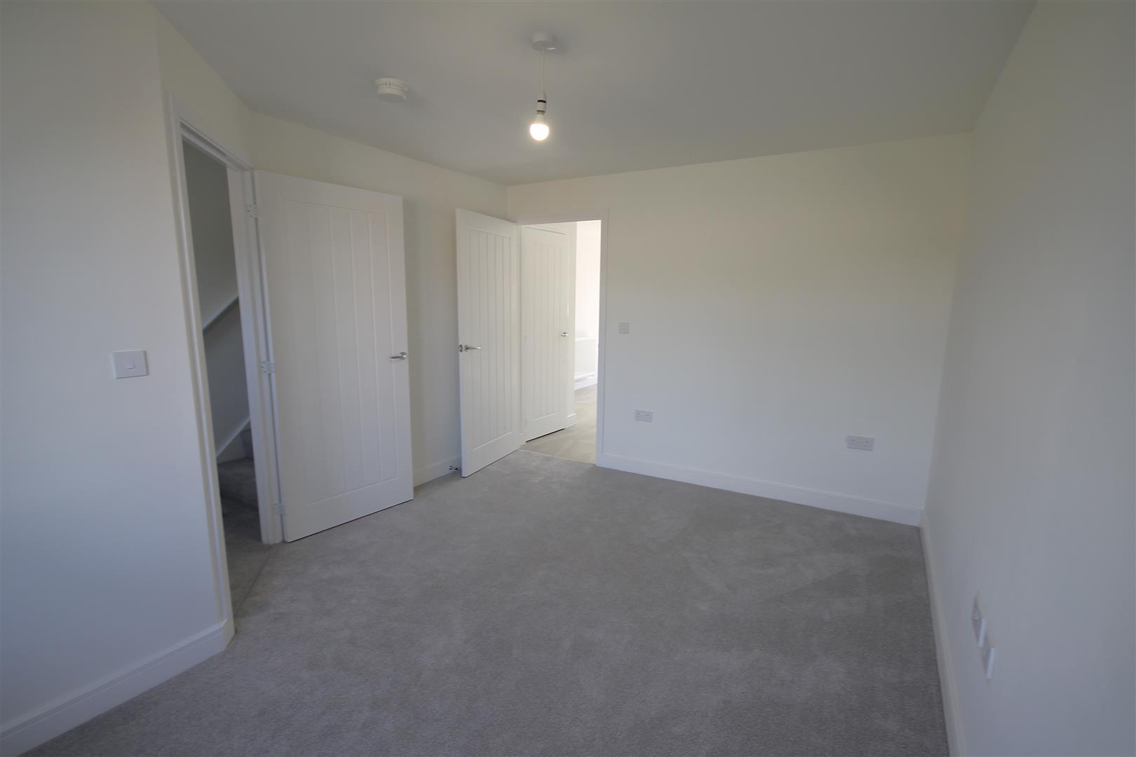 3 Bedroom House To Rent image 8